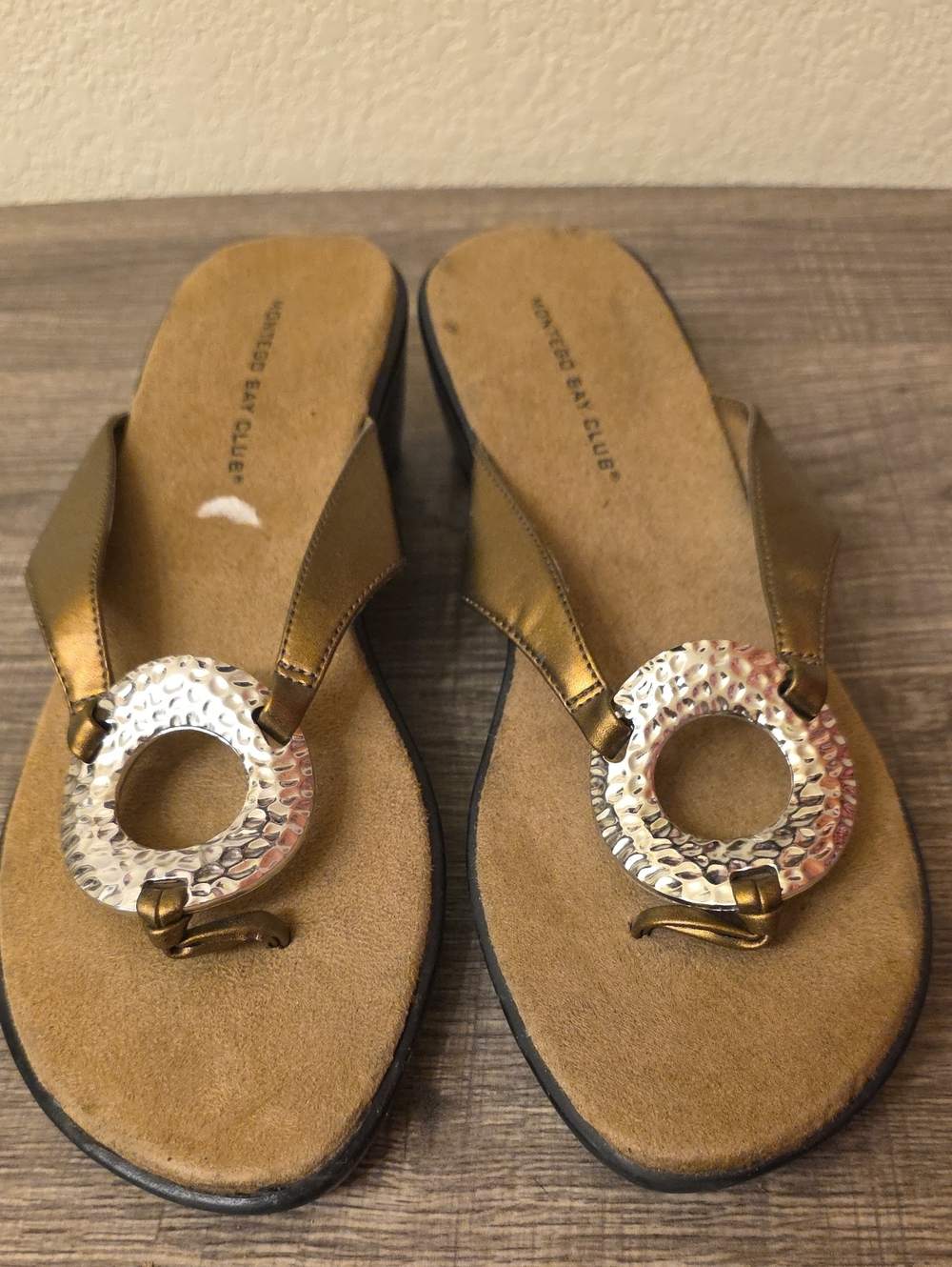 Montego Bay Club Metallic Bronze and Silver Ring Toe-Ring Sandals Size 9